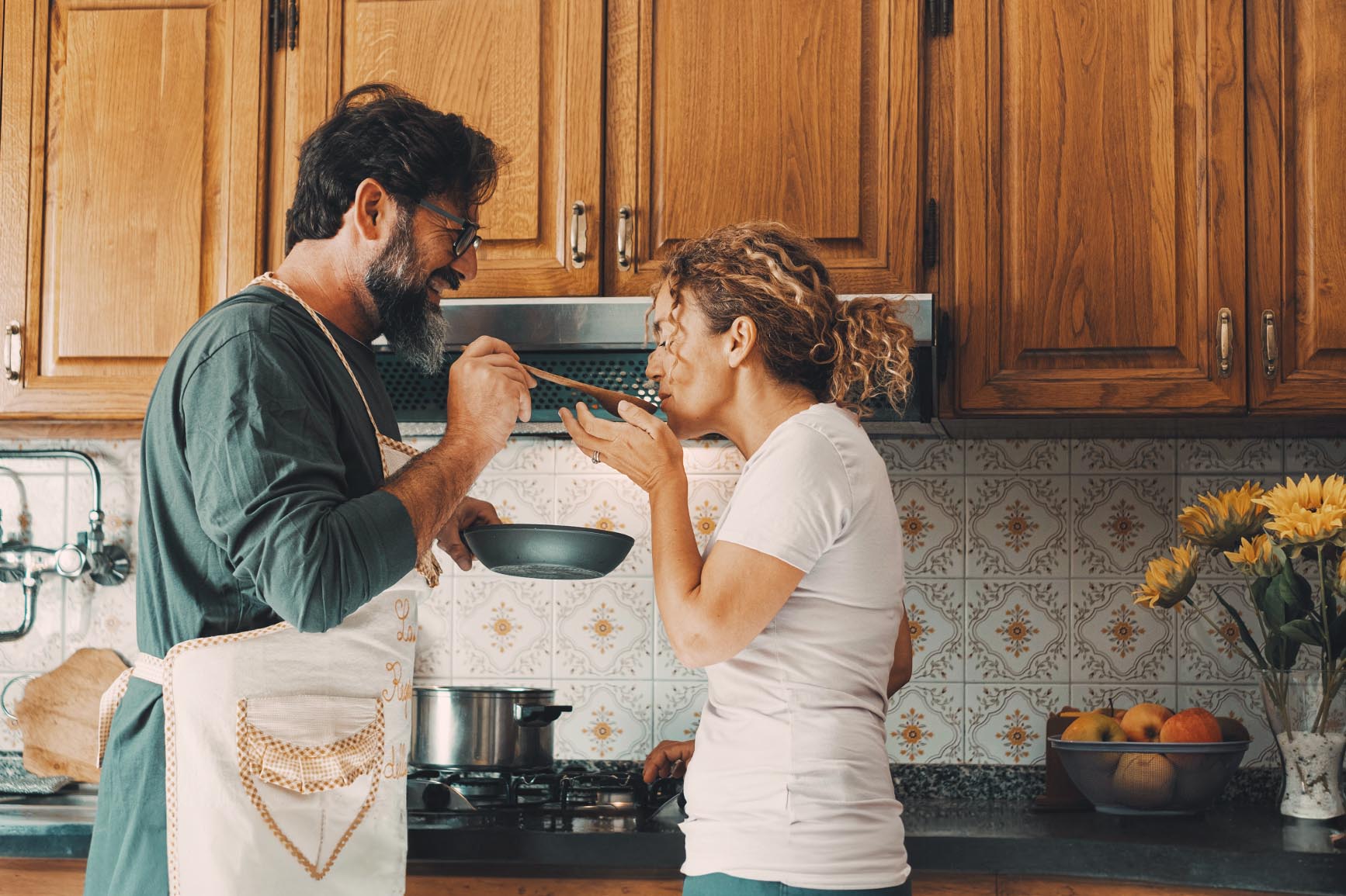Register-Italy-couple-cooking-dinner