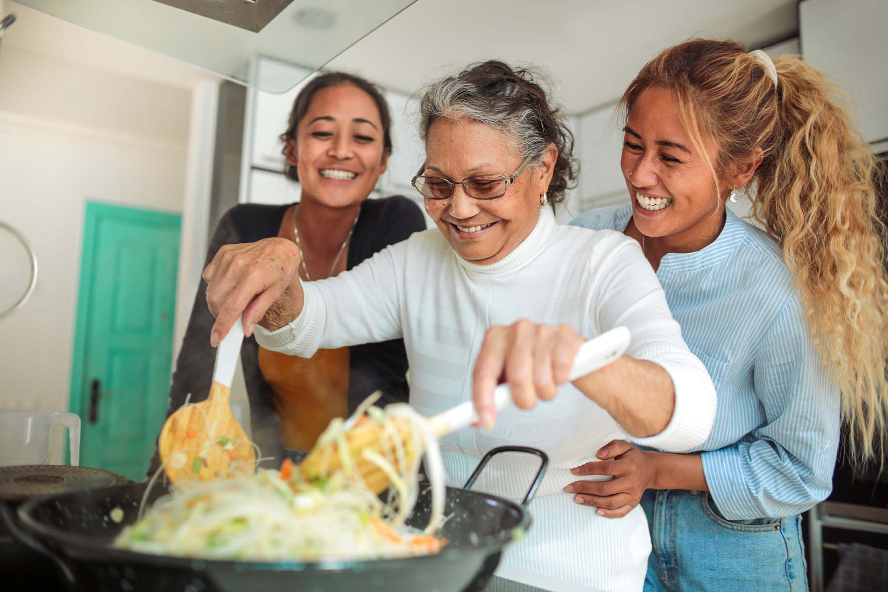 Register-Philippines-filipino-family-cooking-dinner