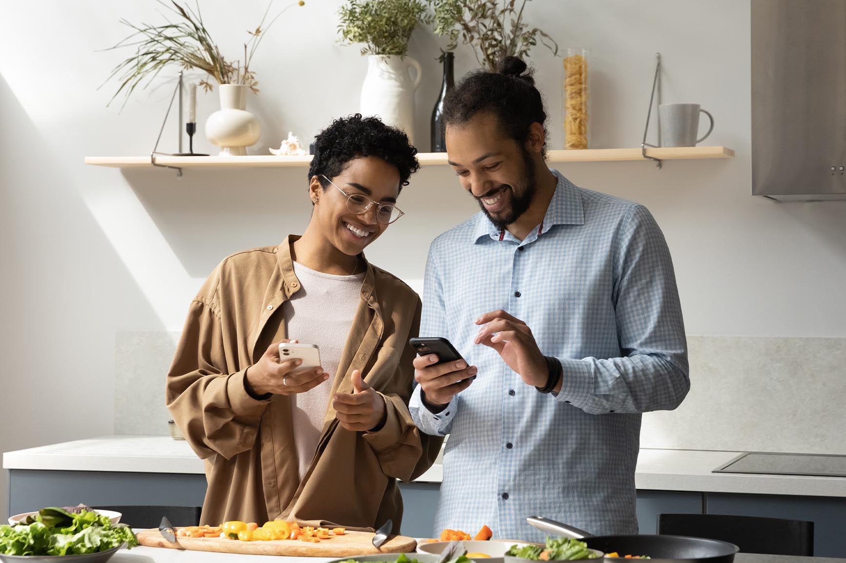 Register_Brazil_Couple-Cooking-with-Phones