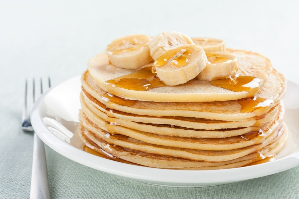 Pancakes topped with bananas